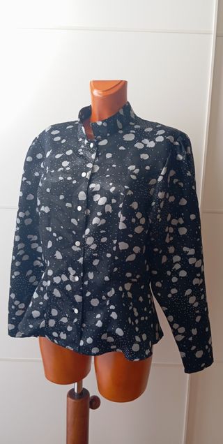 Chaqueta vintage estampada con péplum. Nueva.