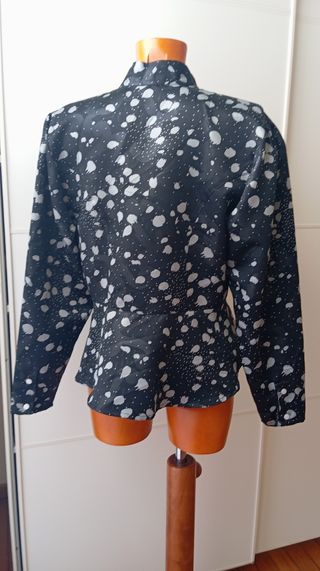 Chaqueta vintage estampada con péplum. Nueva.