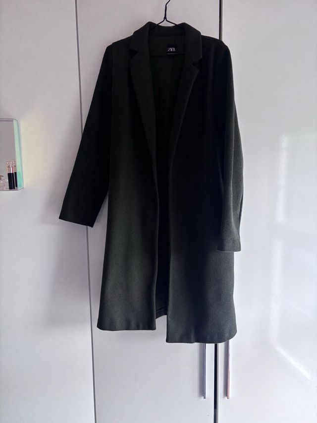 Abrigo ZARA verde oliva