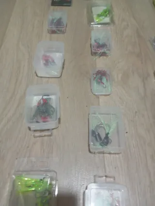 Artículos de pesca, jigging, anzuelos, señuelos.