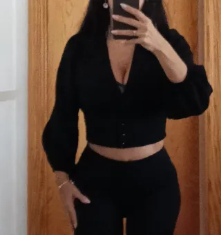 Camisa corta negra manga abullonada