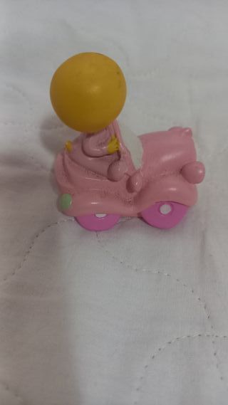 Titti su macchinina rosa