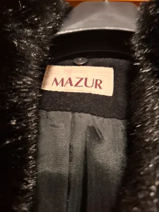 Abrigo gris oscuro Talla 52 con Cuello Peludo