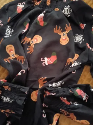 Camisa Navideña Negra con Estampado Multicolor