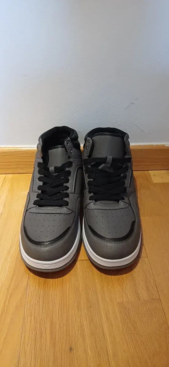 Zapatos de hombre Primark grises y negros