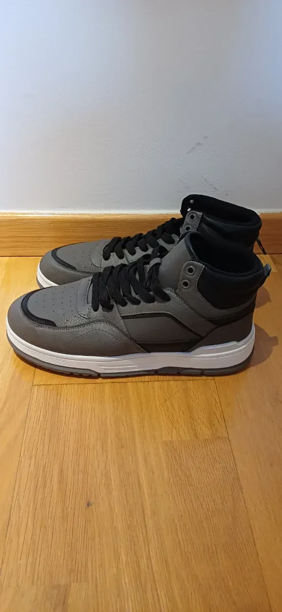 Zapatos de hombre Primark grises y negros