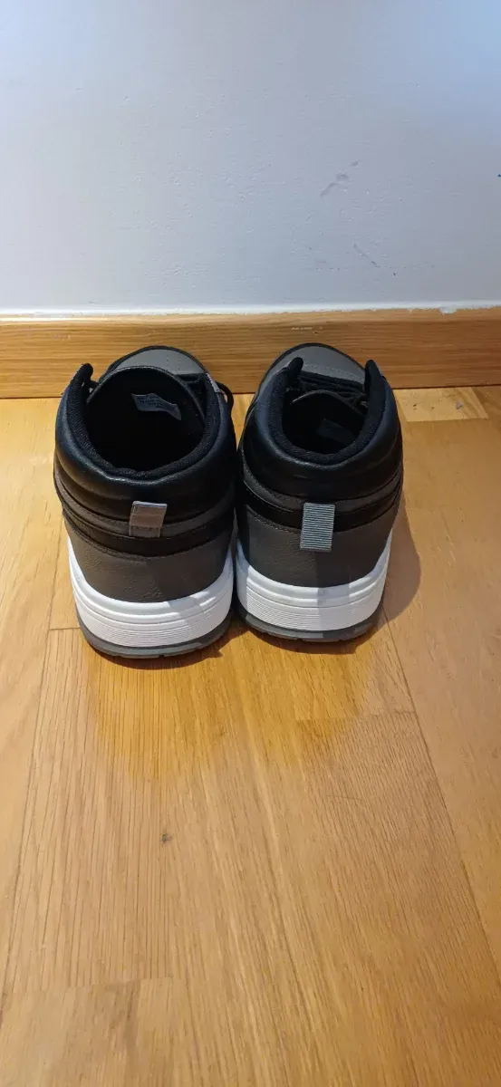 Zapatos de hombre Primark grises y negros