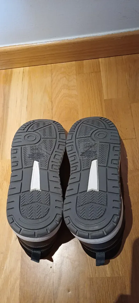 Zapatos de hombre Primark grises y negros