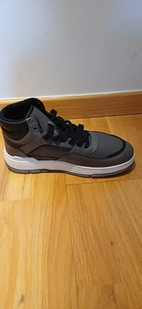 Zapatos de hombre Primark grises y negros