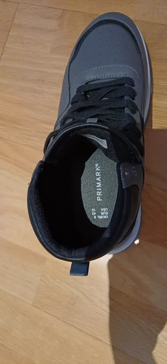 Zapatos de hombre Primark grises y negros