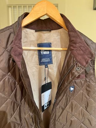 Chaleco acolchado marrón sin mangas