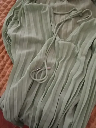 Camisa verde plisada manga larga