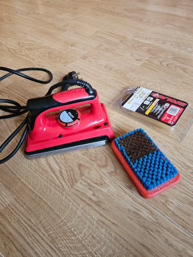 Plancha Vola para encerar esquís + cepillo + cera