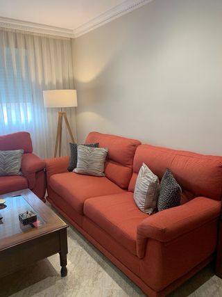 Conjunto de sofás de tela y madera