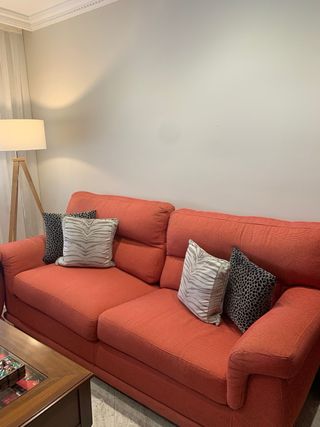 Conjunto de sofás de tela y madera