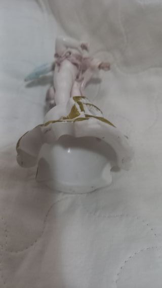 Statuina angioletto con violino in ceramica