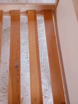 Cama infantil de madera Ikea con colchón