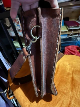 Bolso de cuero hecho a mano