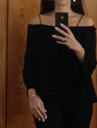 Camisa Zara hombros descubiertos negra