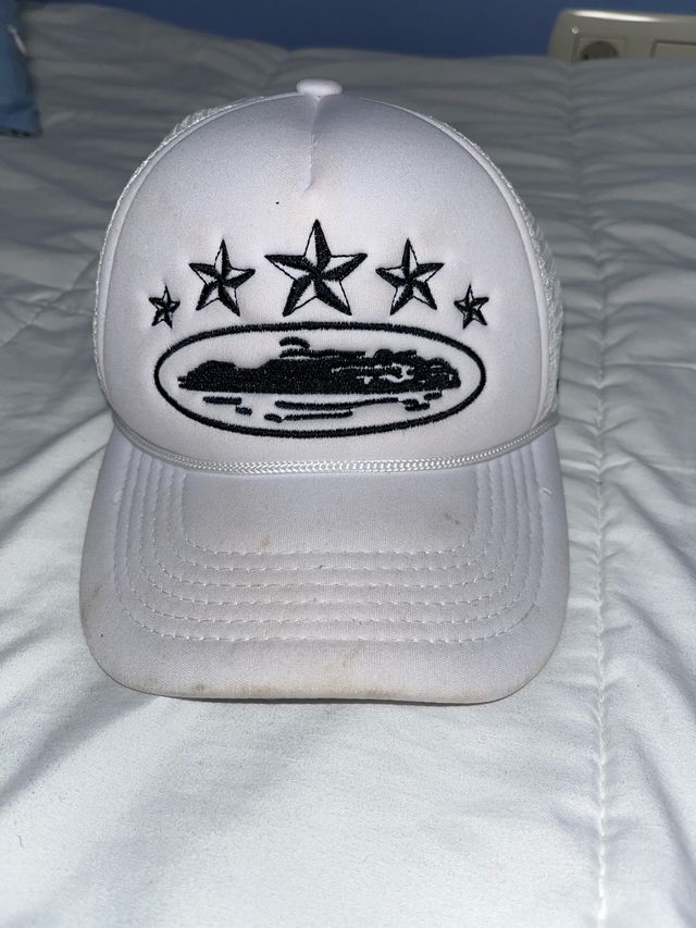 Boné Corteiz Branco e Preto