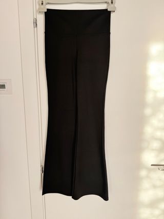 Pantaloni a zampa effetto slim shaping snellenti