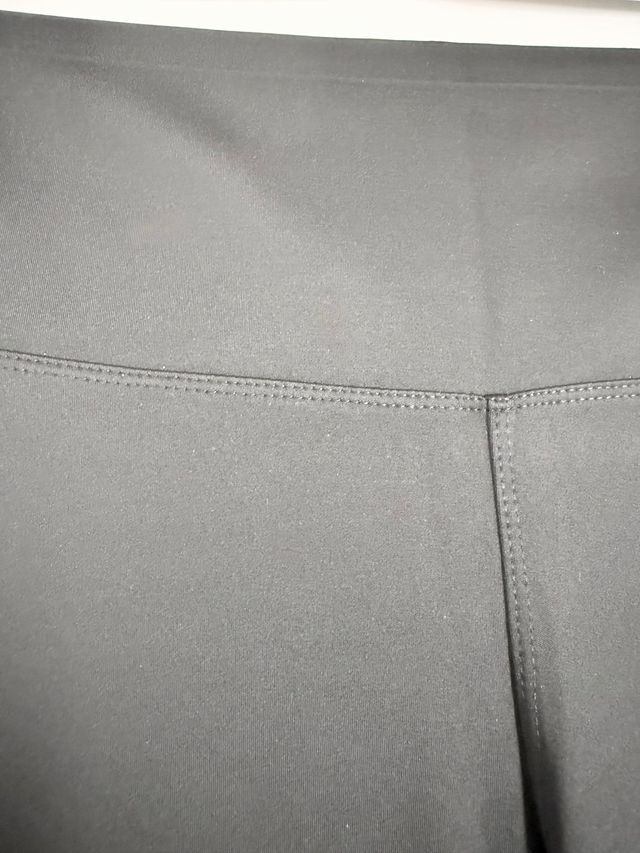 Pantaloni a zampa effetto slim shaping snellenti