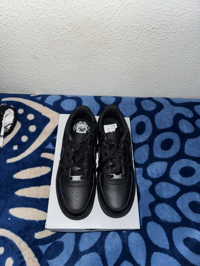 Nike Air Force 1 Negras Casi Nuevas