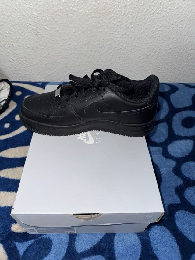 Nike Air Force 1 Negras Casi Nuevas