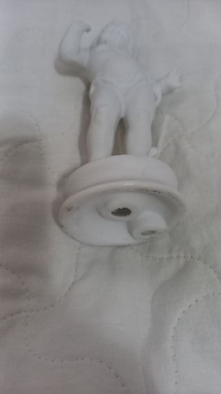 Statuina angioletto bianco in ceramica