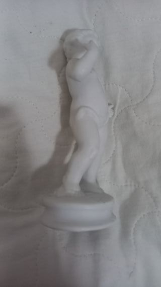 Statuina angioletto bianco in ceramica