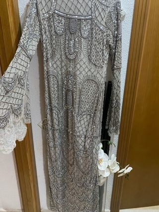 Vestido largo pedrería beige y plateado