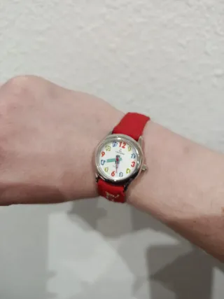 Reloj infantil pulsera roja y multicolor