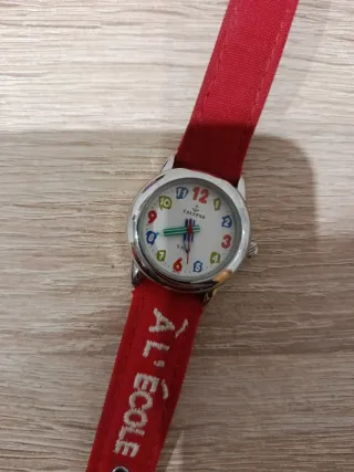 Reloj infantil pulsera roja y multicolor
