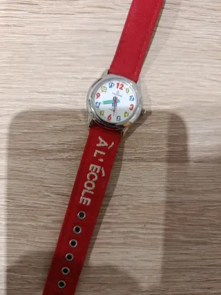 Reloj infantil pulsera roja y multicolor