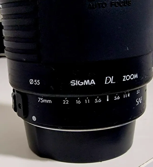 Sigma DL Zoom 75-300mm Ø55