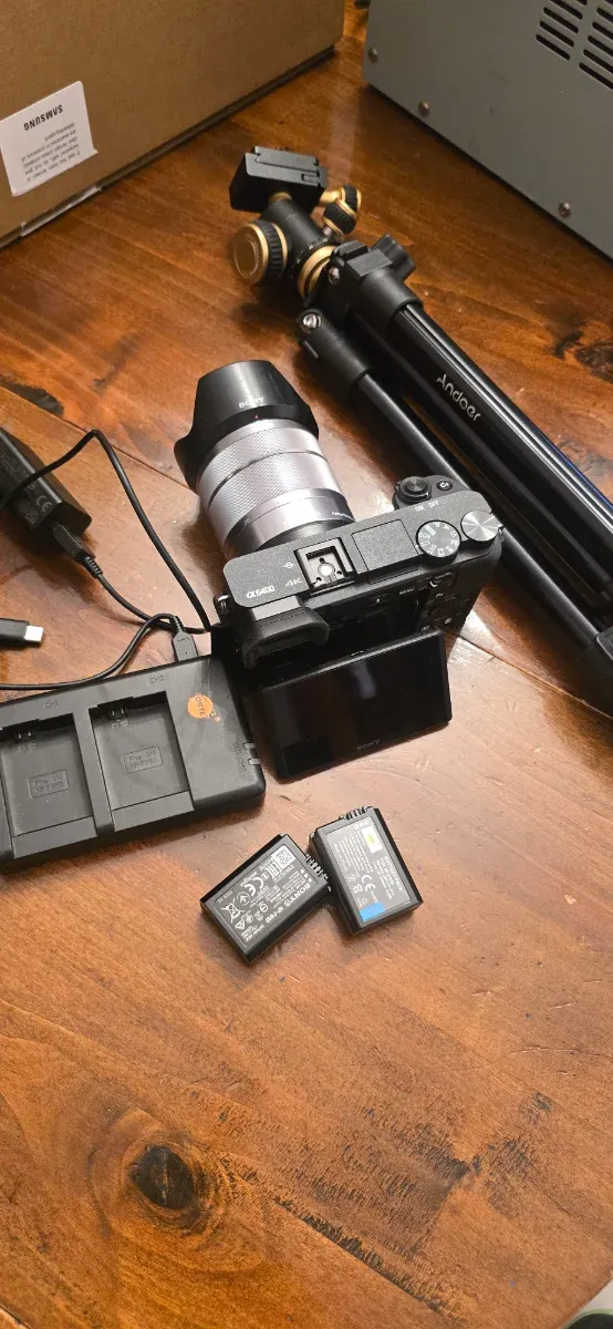 Cámara digital Sony Alpha 6400 con objetivo 18-55.