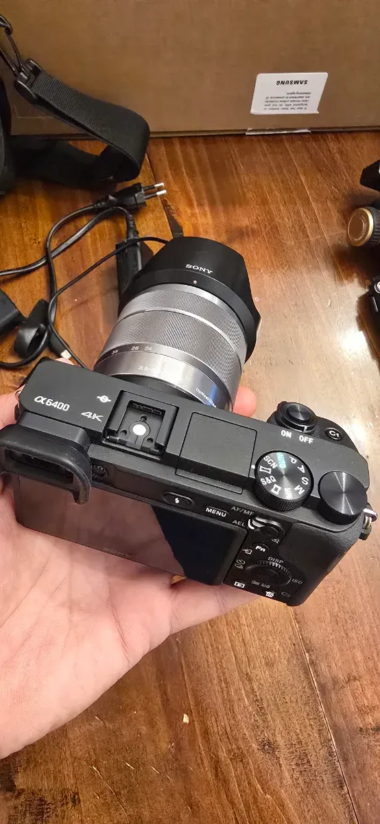 Cámara digital Sony Alpha 6400 con objetivo 18-55.