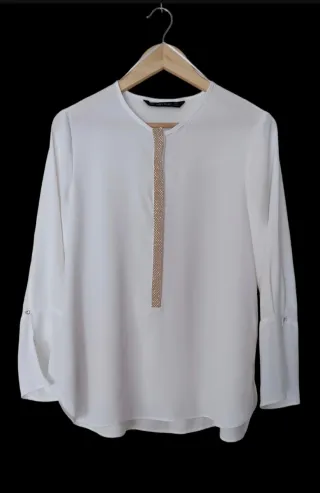 Blusa detalle Talla M, da más