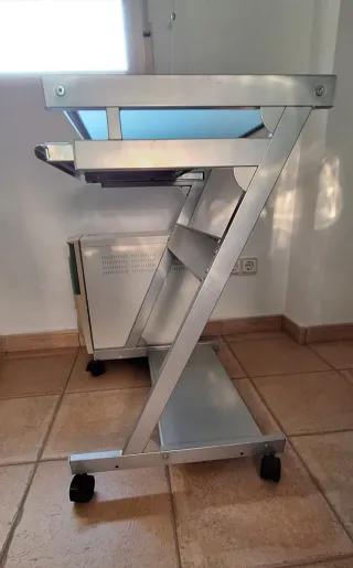 Mesa Ordenador Cristal y Metal