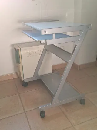 Mesa Ordenador Cristal y Metal