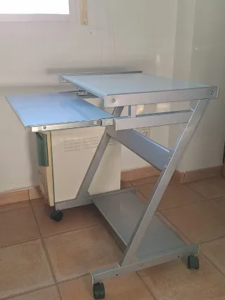 Mesa Ordenador Cristal y Metal