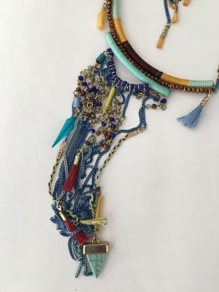 Collar boho largo de Zara azul