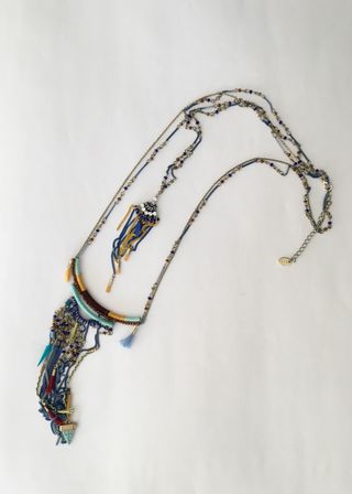 Collar boho largo de Zara azul