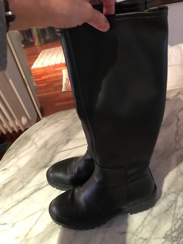 Botas altas de piel negras