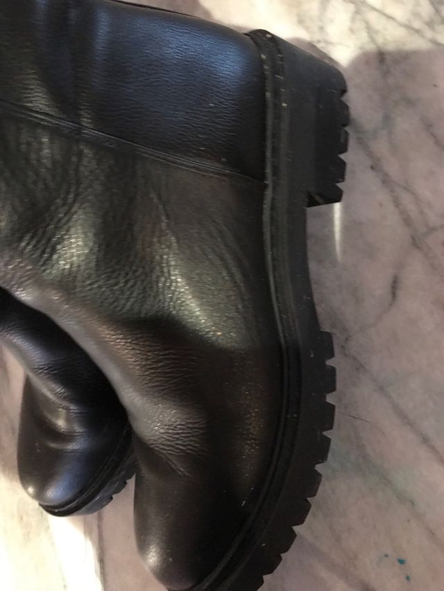 Botas altas de piel negras