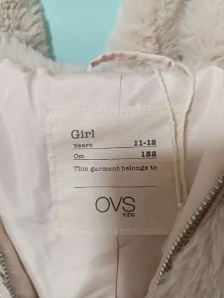 Abrigo de pelo beige con capucha