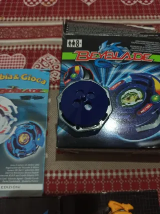 Beyblade Takara Set con 2 Beyblade e lanciatori