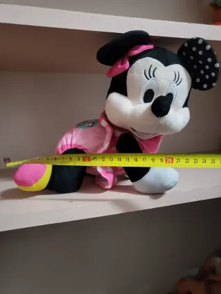 Peluche Minnie Mouse Gateando