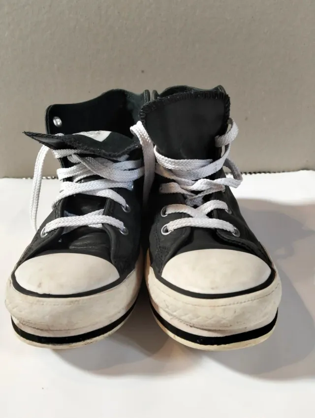 Lote 2 pares Zapatillas Converse T.33