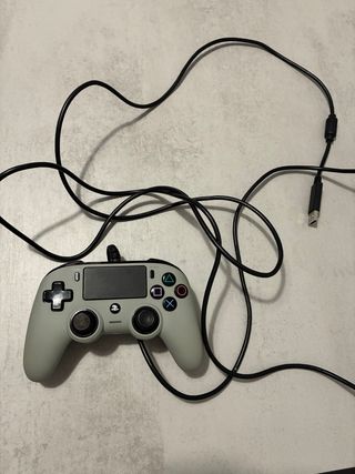 Mando Nacon Compact PS4 Gris con Cable